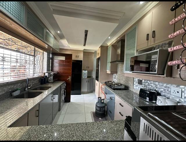 3 BEDROOM HOUSE FOR SALE IN LEONDALE